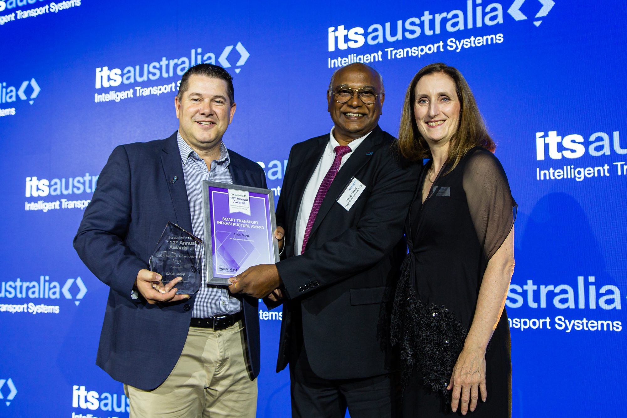 Damian Hewitt, SAGE Group and Ramesh Gokal, Tasmanian Department of State Growth accepted the Smart Transport Infrastructure Award from Susan Harris, ITS Australia.